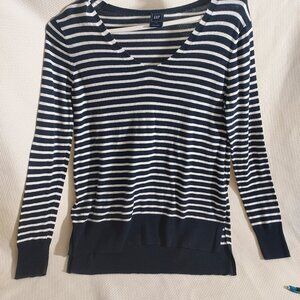 GAP STRIPPED LONG SLEEVE BLUE/WHITE STRIPPED TOP SIZE XS